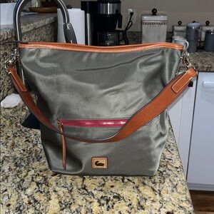 EUC Authentic Dooney&Bourke Wayfarer Nylon Olive Green Hobo Handbag
